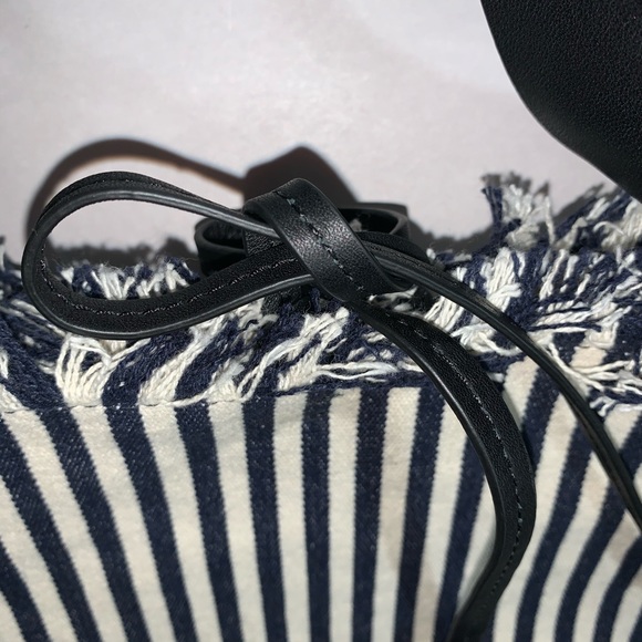 nwot LOEFFLER RANDALL pencil striped BUCKET BAG - Picture 4 of 9